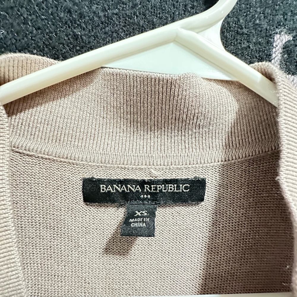 Banana Republic Women's Tan Sweater